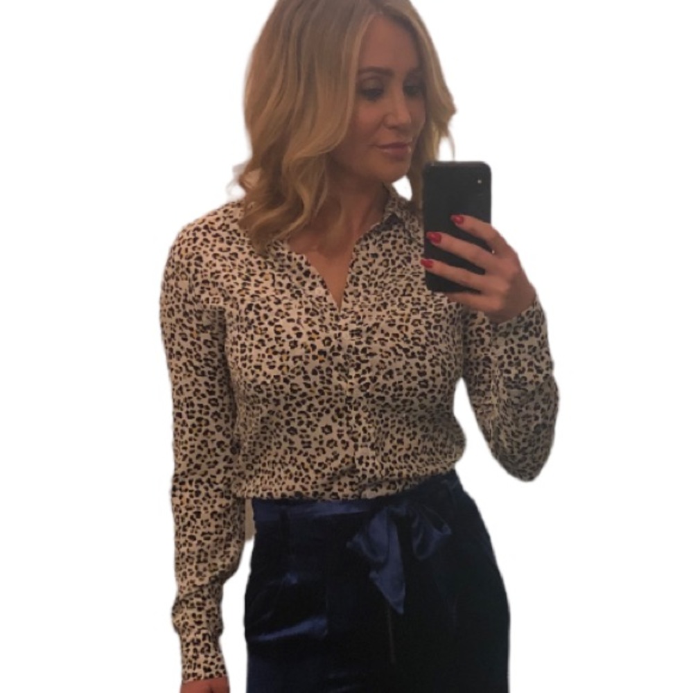 Equipment size small blouse. Silk, animal print.